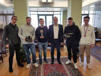 Καλαμάτα: Η “χάλκινη” ομάδα ρομποτικής στον Βασιλόπουλο