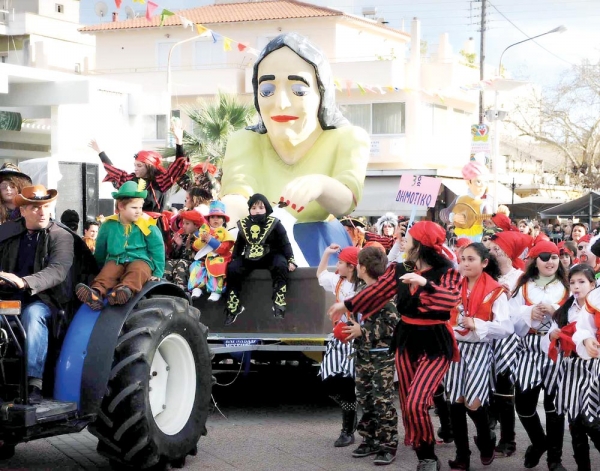 Προσπάθεια Νίκα να τα μαζέψει: "Η Καλαμάτα στηρίζει το καρναβάλι της Μεσσήνης"