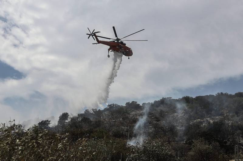 Φωτιά στην Περαχώρα Κορινθίας (βίντεο)