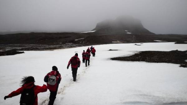 Χριστούγεννα στην Ανταρκτική: Τρέχοντας και στις 24 ζώνες ώρας του κόσμου σε μια μέρα