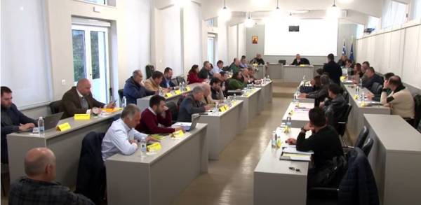 Παράλληλοι μονόλογοι στο Περιφερειακό Συμβούλιο Πελοποννήσου: Συζήτηση από τα παλιά για τον αγροτικό τομέα