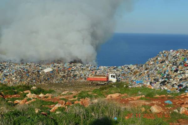 Μεσσηνία: Πυρκαγιά στον σκουπιδότοπο του Δήμου Πύλου - Νέστορος (φωτογραφίες)