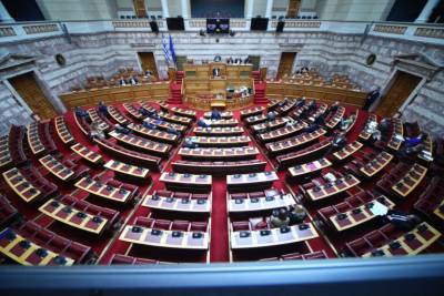 Στη Βουλή η δικογραφία για τα Τέμπη: Ξεκίνησε η διαδικασία της ανάγνωσης (βίντεο)