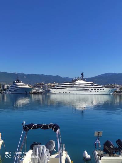 Εντυπωσιακά superyachts στο λιμάνι της Καλαμάτας