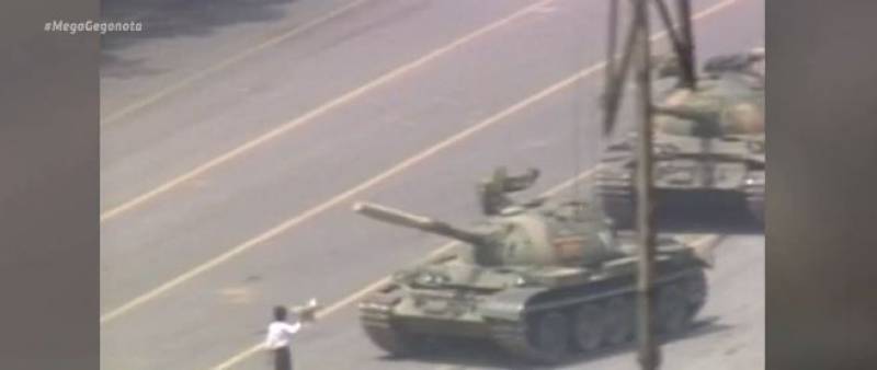 Κίνα: Οργή στο Διαδίκτυο για την «εξαφάνιση» της ιστορικής φωτογραφίας από την Πλατεία Τιενανμέν (βίντεο)