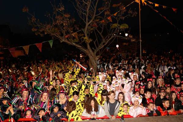 Ξεκίνησε με δυνατό παλμό το Καλαματιανό Καρναβάλι 2016 (βίντεο-φωτογραφίες)
