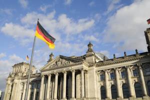 Ανάρτηση της γερμανικής κυβέρνησης: «Η Ελλάδα ανήκει στο ευρώ»