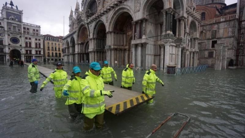 Σφοδρές βροχοπτώσεις στη βόρεια Ιταλία