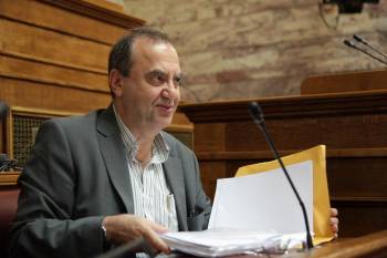Στρατούλης: &quot;Η κυβέρνηση δεν θα υποκύψει στις θρασύτατες απαιτήσεις των θεσμών&quot;