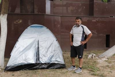 Καλαμάτα: Απεργία πείνας ξεκίνησε ο Στρ. Δασκαρόλης για το πρόστιμο στα ανασφάλιστα αυτοκίνητα (βίντεο)