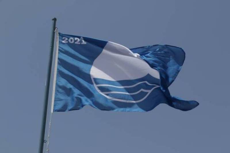 Πελοπόννησος: Οι 48 παραλίες που βραβεύθηκαν με Γαλάζια Σημαία για το 2022