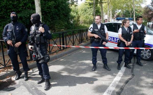 Συνελήφθη γυναίκα που απειλούσε να πυροδοτήσει βόμβα στη Γαλλία
