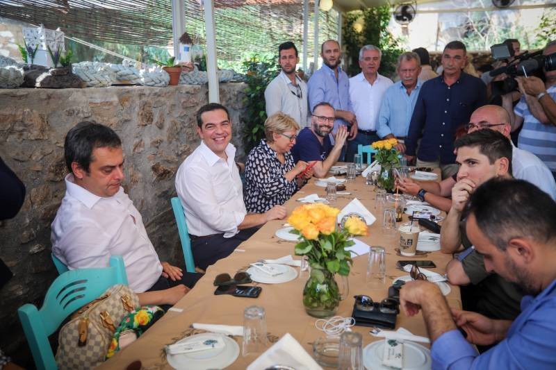 Στο Λαύριο για το καθιερωμένο γεύμα με τους δημοσιογράφους ο Αλ. Τσίπρας (Βίντεο)