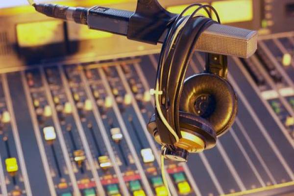 Αποκλεισμός ραδιοφώνων από εκδήλωση για τα ΜΜΕ