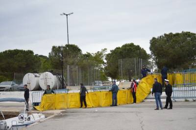 Ασκηση καταπολέμησης ρύπανσης στο λιμάνι της Πύλου