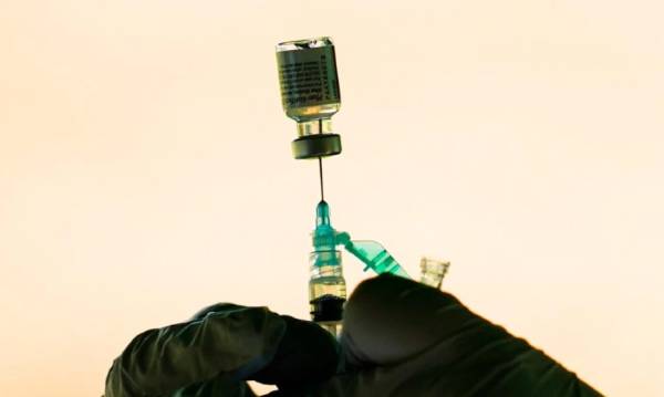 Κορονοϊός: Και η Γερμανία συνιστά τη χρήση του εμβολίου Pfizer στους κάτω των 30 ετών και στις εγκύους
