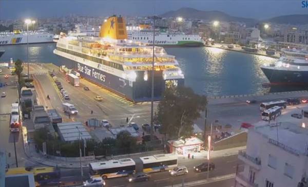 Δεμένα τα πλοία σε Πειραιά, Ραφήνα και Λαύριο λόγω των ισχυρών ανέμων (βίντεο)