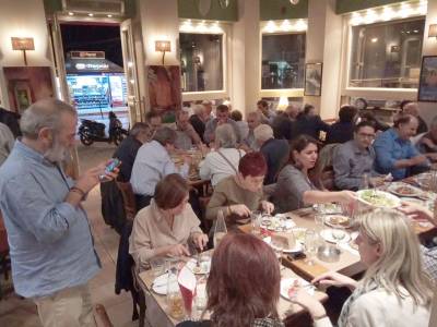 Ο Μπάμπης Βακαλόπουλος πήρε σύνταξη και το γιόρτασε με φίλους