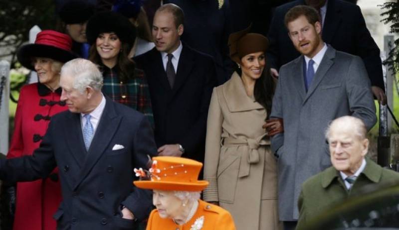 Ο πρίγκιπας Κάρολος θα συνοδεύσει τη Μέγκαν στα σκαλιά της εκκλησίας