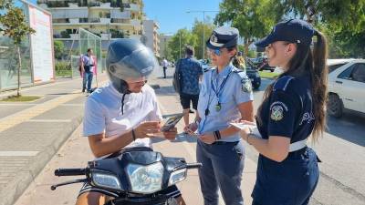 &quot;Μηδενική Ανοχή στη μη χρήση κράνους”: Ενημερωτική δράση από την Τροχαία Καλαμάτας (βίντεο-φωτογραφίες)