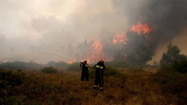 Φωτιά Αττική: Μεγάλη αναζωπύρωση στη Μαλακάσα