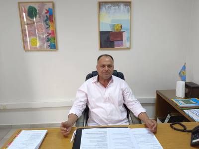 Ο Παντελής Δρούγας στην "Ε": Τι αλλάζει σε Χριστούγεννα, 23ης, Καρναβάλι και Ανοιχτό Θέατρο - Ρεκόρ μαθητών στις σχολές της «Φάρις»