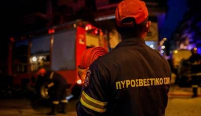 Εμπρηστική επίθεση με φωτοβολίδα σε σπίτι δημοσιογράφου στην Πεύκη