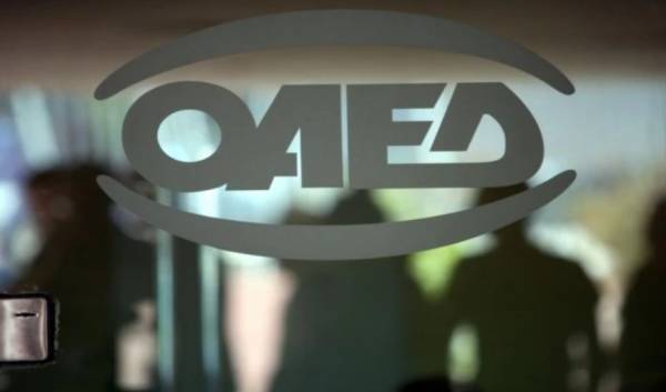 ΟΑΕΔ: Ξεκινούν τη Δευτέρα οι αιτήσεις για την πρόσληψη νέων με επιδότηση μισθού έως 700 ευρώ