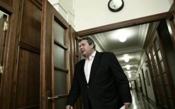 Ο Καμμένος ζητεί με αγωγή 2 εκατ. ευρώ από Θεοδωράκη και Πετρουλάκη