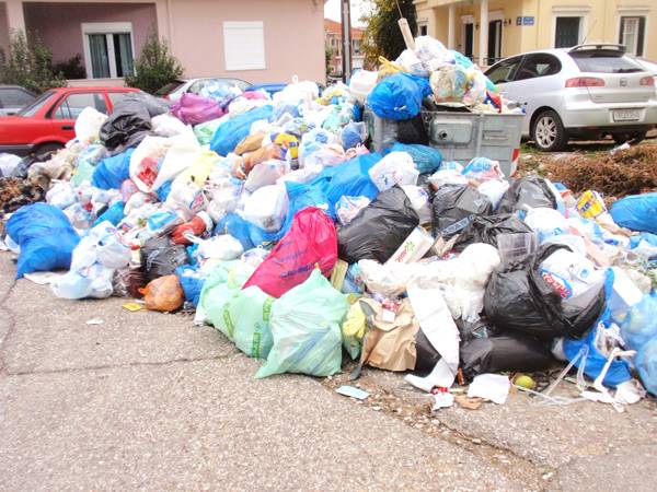 Στη Στερεά Ελλάδα τα σκουπίδια του Δ. Οιχαλίας 