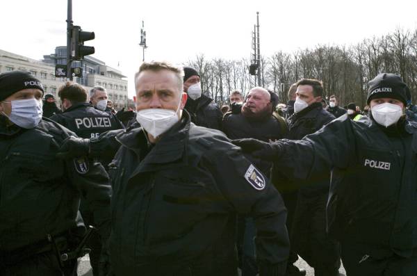 Η Europol προειδοποιεί ότι αυξάνεται η απειλή της ακροδεξιάς βίας σε όλον τον κόσμο