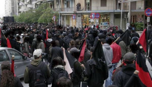 Θεσσαλονίκη: Πορεία διαμαρτυρίας αντιεξουσιαστών με αφορμή εκδήλωση της Χρυσής Αυγής