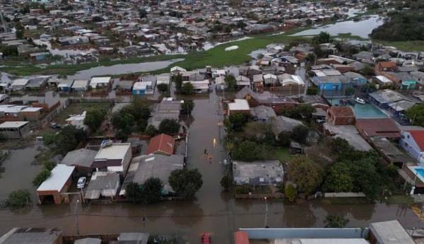 Τουλάχιστον 11 νεκροί και 20 αγνοούμενοι από τον κυκλώνα που έπληξε το νότιο τμήμα της Βραζιλίας