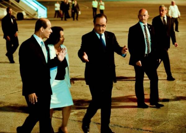 Ο Ολάντ ζήτησε την άρση του αμερικανικού εμπάργκο στην Κούβα