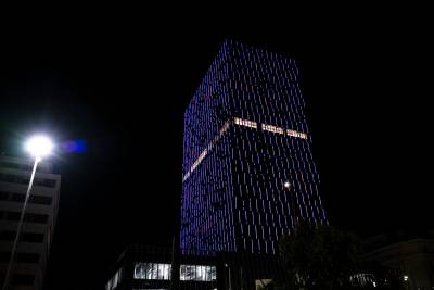 Φωταγωγήθηκε ο Πύργος του Πειραιά