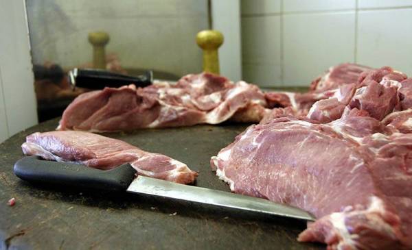 Χοιρινό κρέας σε 412 άπορες οικογένειες στην Καλαμάτα