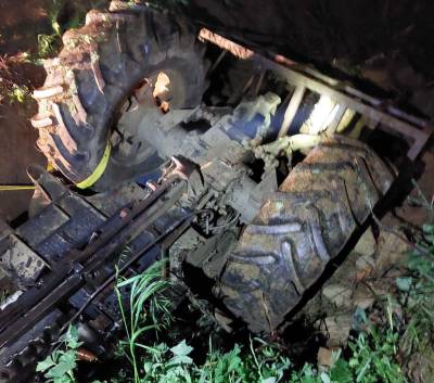 Ανατροπή τρακτέρ στην Πλάτη Φιλιατρών - 21χρονος απεγκλωβίστηκε χωρίς σοβαρό τραυματισμό!