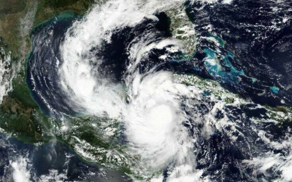 Με ανέμους 195 χιλιομέτρων πλησιάζει το Μεξικό ο κυκλώνας Δέλτα