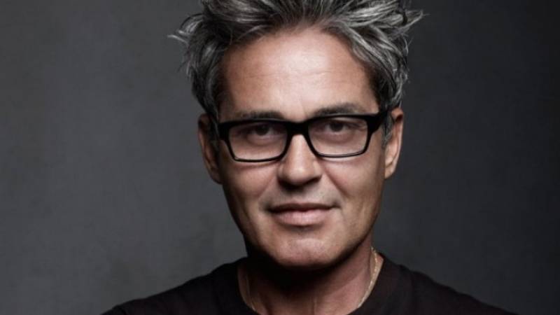 Πέθανε ο θρυλικός hairstylist του Χόλιγουντ Oribe Canales