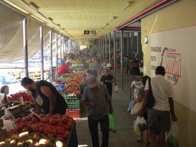 Μειωμένη η κίνηση στη λαϊκή της Καλαμάτας (βίντεο)