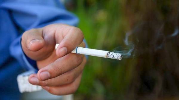 Νέα έρευνα: Το κάπνισμα αυξάνει τον κίνδυνο θανατηφόρας εγκεφαλικής αιμορραγίας