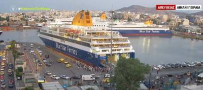Λιμάνι Πειραιά: Φεύγουν και οι τελευταίοι αδειούχοι - Γεμάτα τα πλοία (Βίντεο)