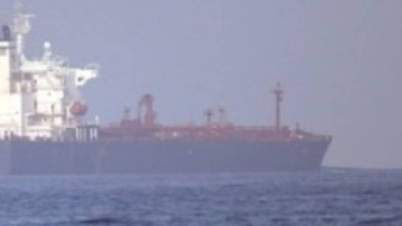 Στενά του Ορμούζ: Χτύπημα σε πλοίο ελληνικών συμφερόντων με έναν αγνοούμενο ναυτικό (βίντεο)