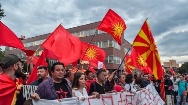 Συνεχίζονται οι διαδηλώσεις στα Σκόπια για την προτεινόμενη συμφωνία με Βουλγαρία
