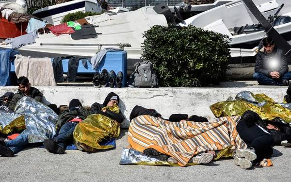 Αρματαγωγό μεταβαίνει στη Λέσβο για την προσωρινή διαμονή οικογενειών που έφτασαν στην Ελλάδα