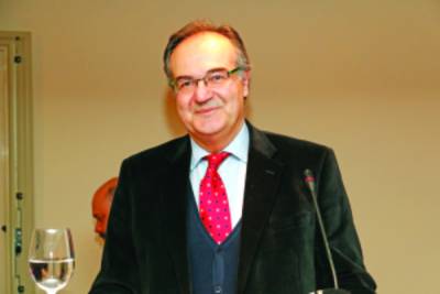 Νέους υποψηφίους παρουσιάζει ο Κοσμόπουλος