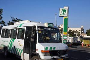 Οι Παλαιστίνιοι απαγορεύεται να επιβαίνουν στα ίδια λεωφορεία με τους Ισραηλινούς