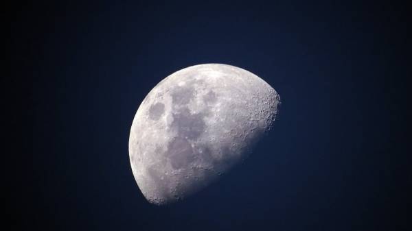Ο Ευρωπαϊκός Οργανισμός Διαστήματος θέλει να αρχίσει γεωτρήσεις στη Σελήνη