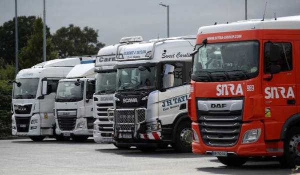 Μεγάλη Βρετανία: Προσωρινή βίζα εργασίας σε 5.000 οδηγούς φορτηγών λόγω προβλημάτων ανεφοδιασμού