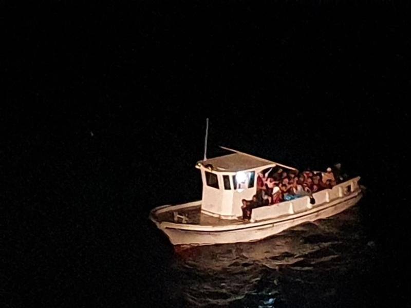 Τρεις ημέρες ταξίδευαν στη θάλασσα οι 89 πρόσφυγες - Ανάμεσά τους 37 παιδιά και 12 γυναίκες